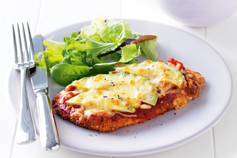 Gà Parmigiana cũng là món ngon bạn không nên bỏ lỡ khi du lịch Úc.