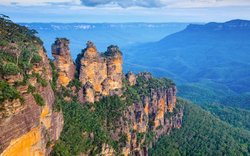 Three Sisters độc đáo giữa núi rừng xanh của Blue Mountains