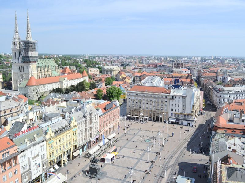 Đến check - in tại quảng trường Ban Jelacic