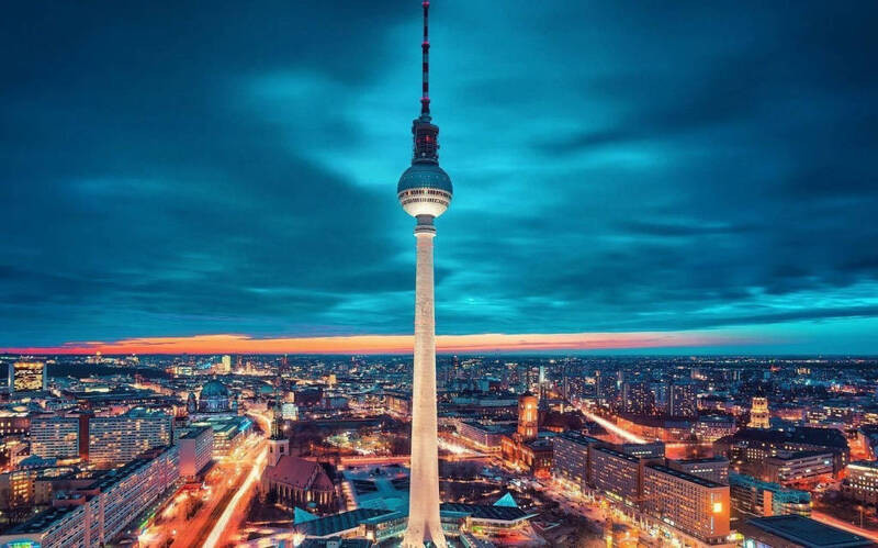 Tòa tháp truyền hình Fernsehturm Berlin 