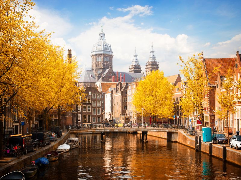 Amsterdam mùa thu với tấm áo vàng rực rỡ