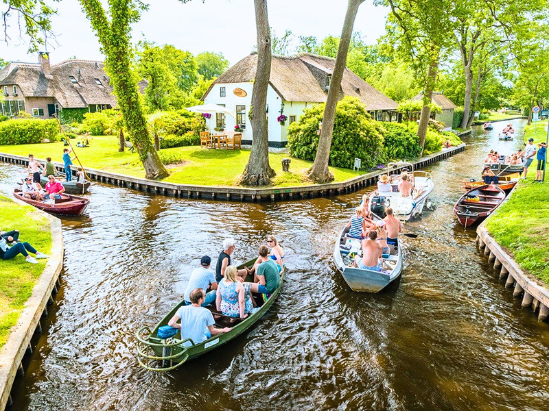 Amsterdam Hà Lan - nơi những con kênh cổ kính soi bóng lịch sử và nhịp sống hiện đại 