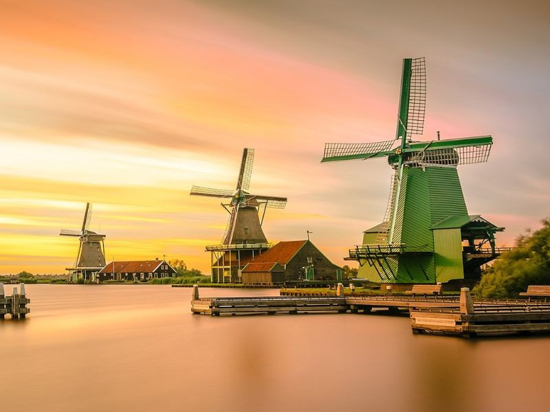 Làng cổ Zaanse-Schans - một trong những ngôi làng cổ đẹp nhất Hà Lan
