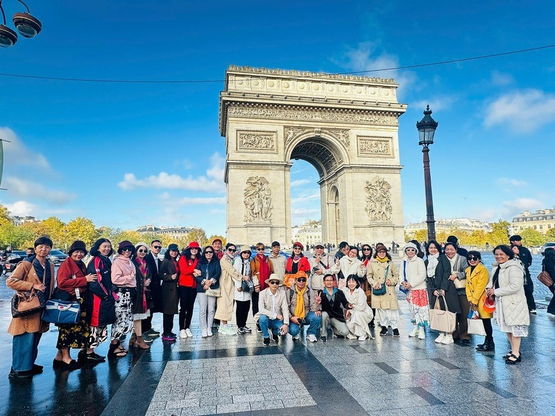 Check-in cùng đoàn khách du lịch Châu Âu