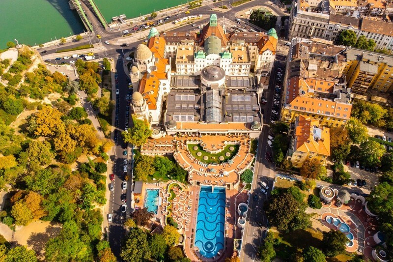 Góc nhìn 1 trong các nhà tắm khoáng từ trên cao