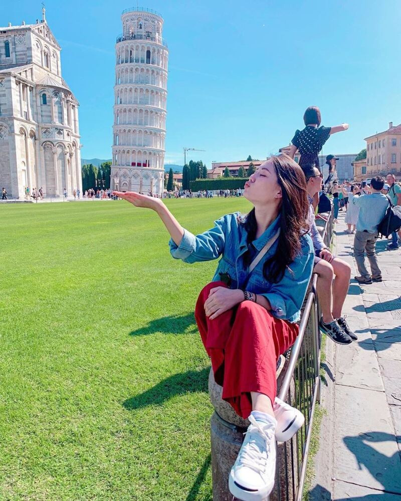 Kiểu check-in độc đáo tại tháp nghiêng Pisa