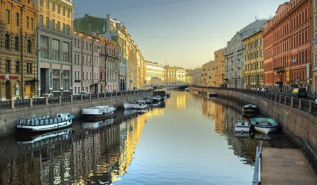 Dạo quanh những con phố cổ ở Saint Petersburg