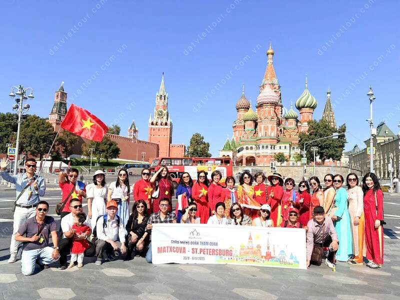 Đoàn khách du lịch nước Nga 