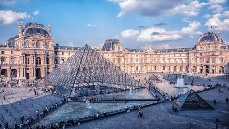 Cung điện Louvre