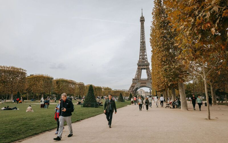 Công viên Champ de Mars rộng rãi và view “siêu đỉnh” 
