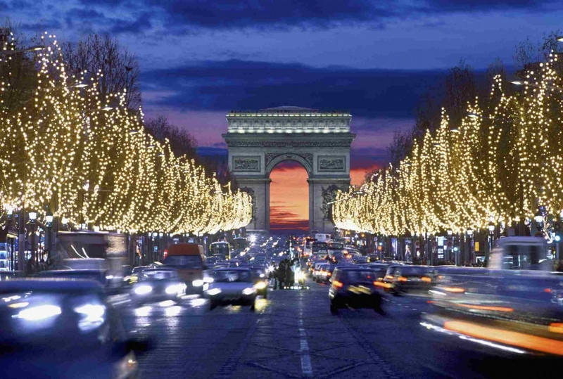Đại lộ ánh sáng Champs Élysées
