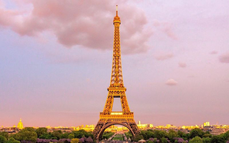 Tháp Eiffel - Biểu tượng văn hoá ở Pháp