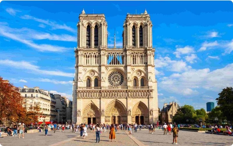 Toàn cảnh nhà thờ Đức Bà Paris 