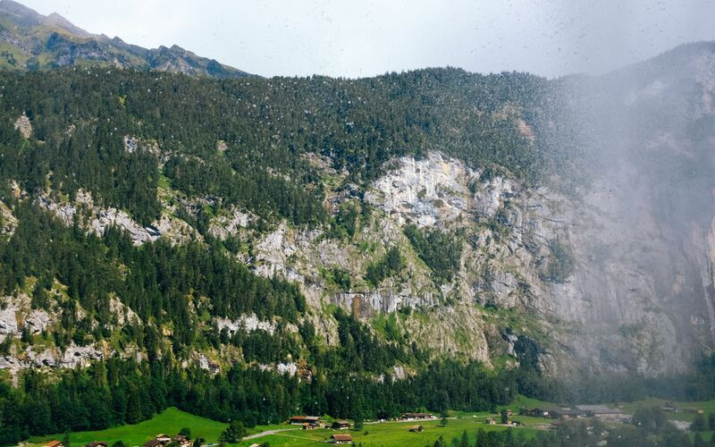 Lauterbrunnen – Ngôi làng đẹp như cổ tích Lauterbrunnen – Ngôi làng đẹp như cổ tích