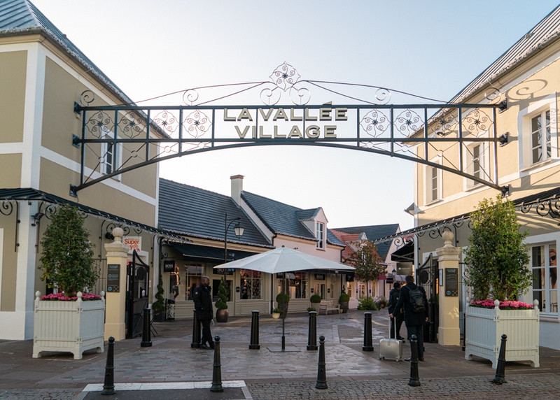 La Vallee Village - cửa hàng sành điệu ở Paris