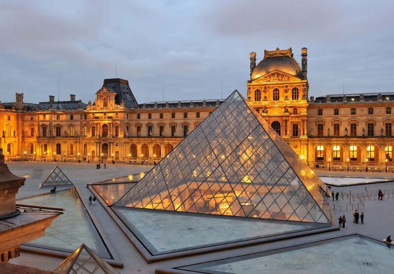 Bảo tàng Louvre khi xế chiều