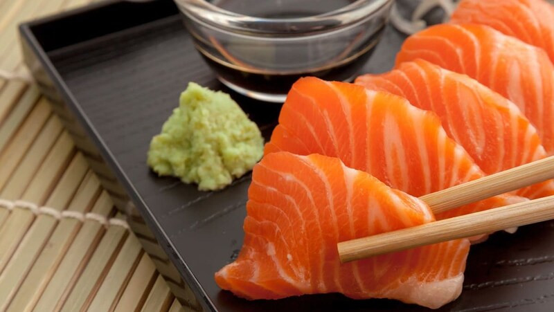 Món cá hồi sashimi