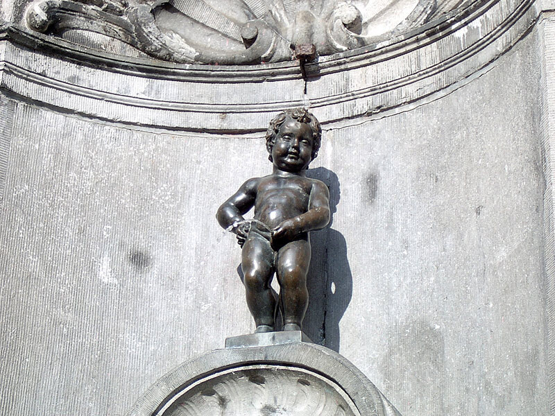 Bức tượng chú bé đứng tè (Manneken Pis)