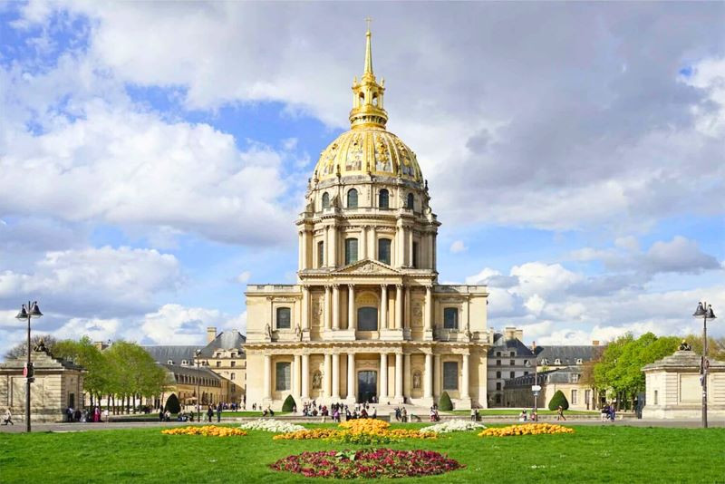 Đến Les Invalides - Tour Pháp tết 2025