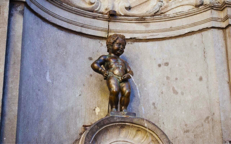 Chú bé đứng tè Manneken Pis