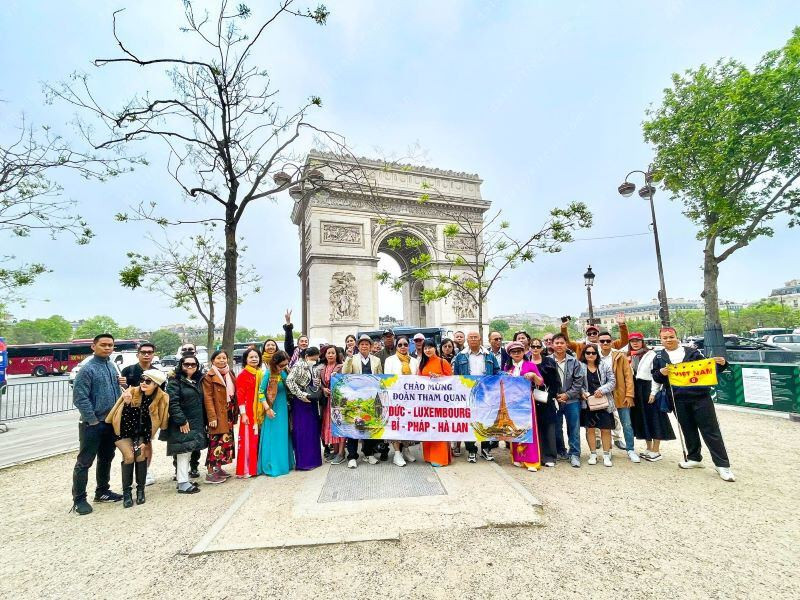 Đoàn khách du lịch Châu Âu của Đất Việt Tour