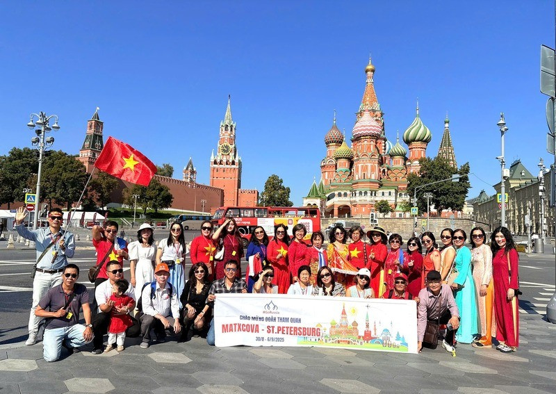 Đoàn du khách ở Moscow, Nga Đoàn du khách ở Moscow, Nga