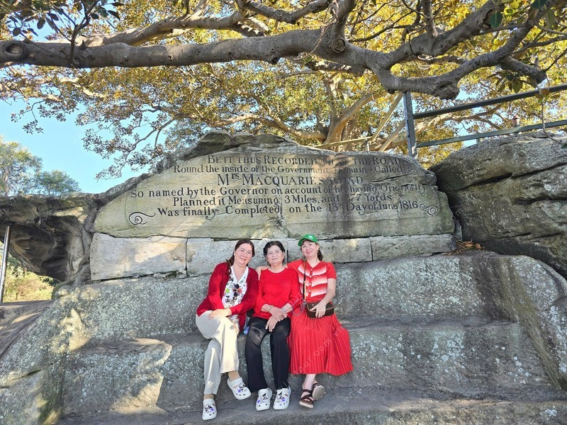 Du khách của Đất Việt Tour tại Châu Âu Du khách của Đất Việt Tour tại Châu Âu