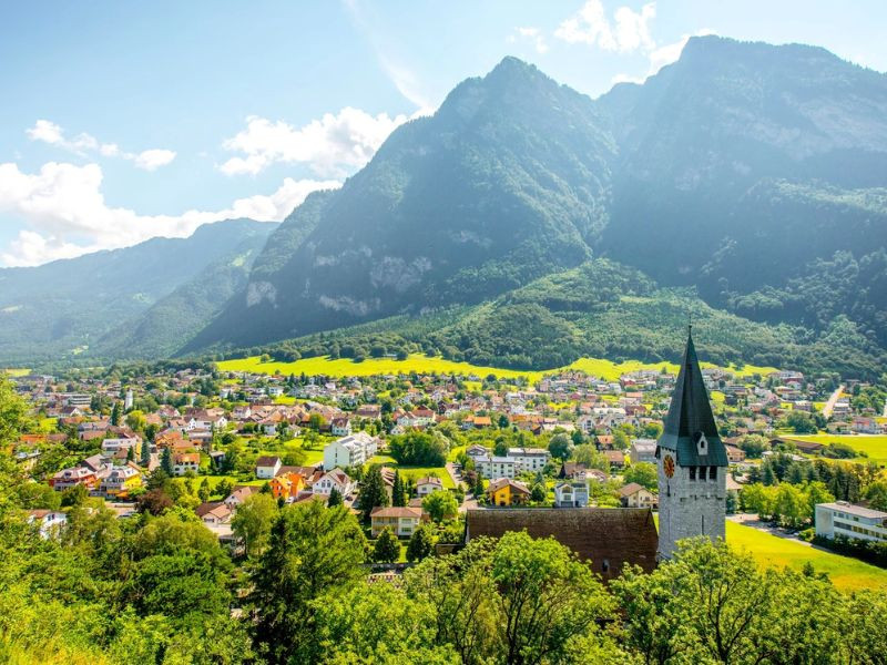 Liechtenstein - Xứ sở thần tiên ẩn mình giữa hai thành phố 