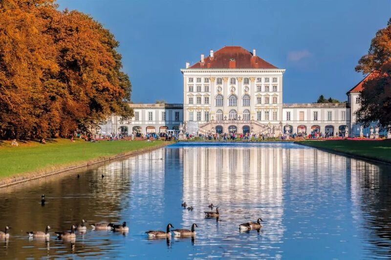 Lâu đài Nymphenburg nguy nga trước vẻ đẹp mùa thu 