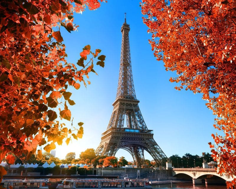 Mùa thu Paris làm ai cũng xao xuyến