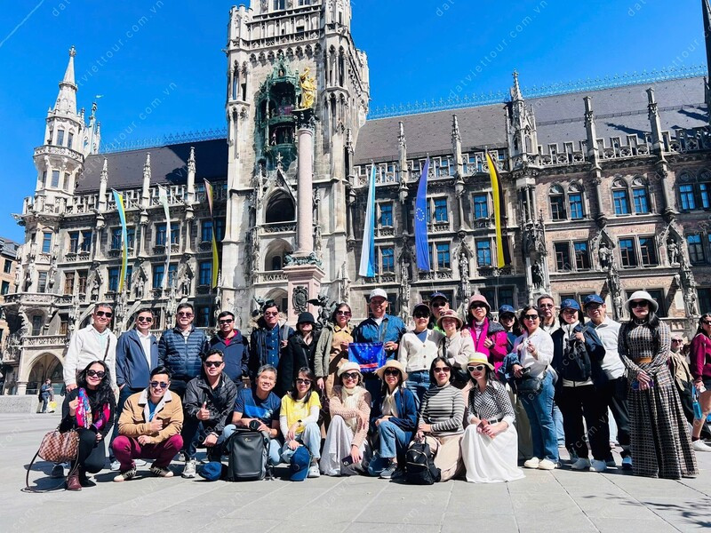 Đoàn khách Đất Việt Tour check-in tại Đức 