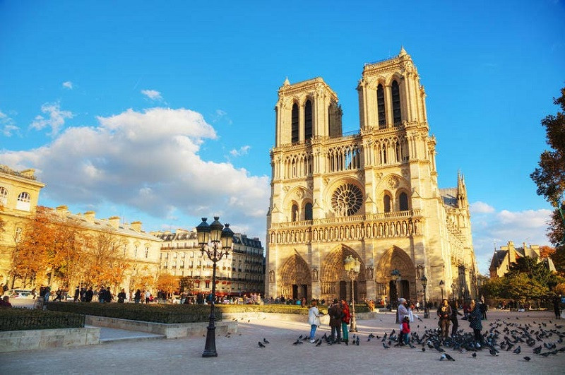 Nhà thờ Đức Bà Paris (Notre Dame de Paris). Ảnh: Sưu tầm.