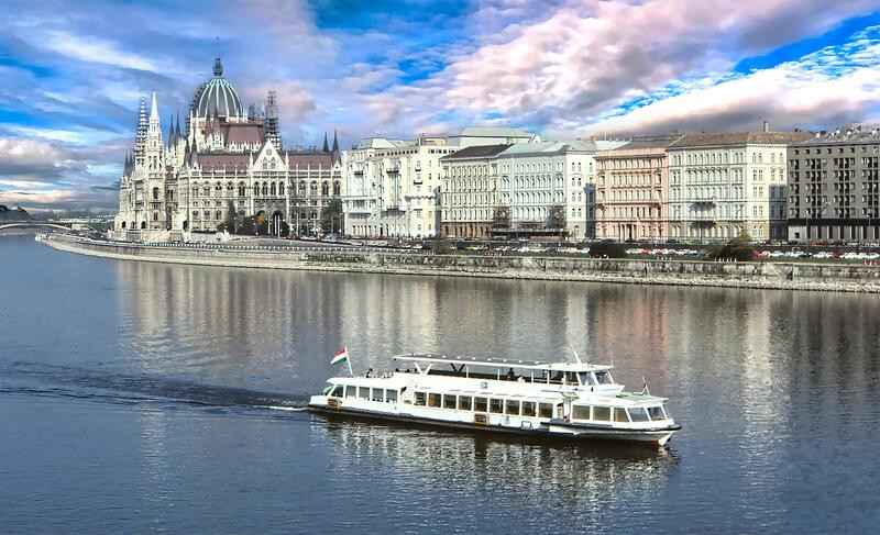 Du thuyền trên dòng sông Danube thơ mộng tại Budapest 