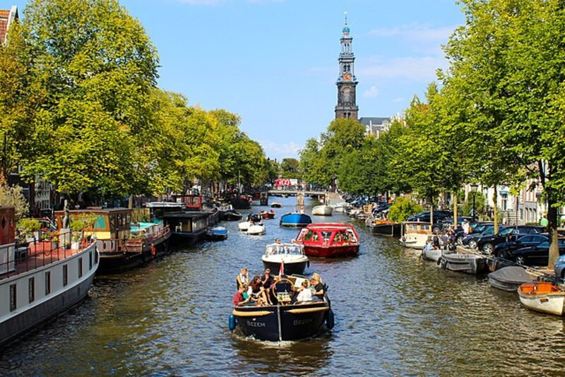 Chèo thuyền trên kênh Prinsengracht 