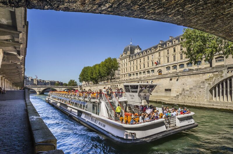 Dạo thuyền sông Seine
