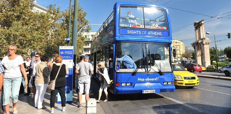 Xe buýt tại Santorini