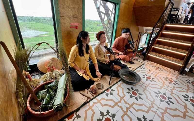 Chuyến tàu với văn hóa mang nghệ thuật truyền thống Chuyến tàu với văn hóa mang nghệ thuật truyền thống