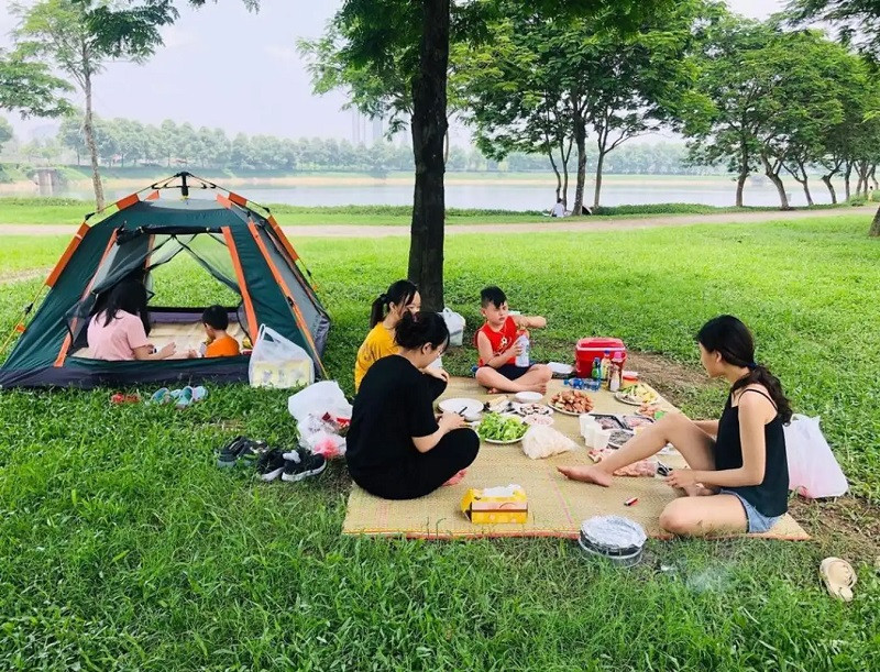 Công viên Yên Sở điểm cắm trại tại Hà Nội nổi tiếng 