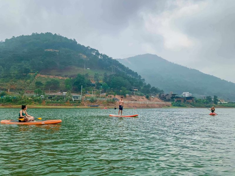 Tham gia vào nhiều hoạt động giải trí tại hồ Đồng Đò Sóc Sơn