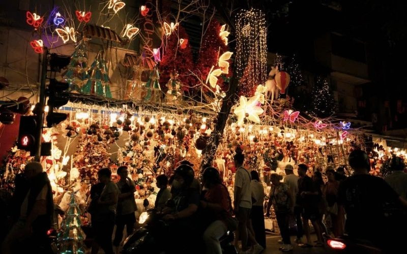 Phố Hàng Mã là địa điểm chơi Noel Hà Nội hot Phố Hàng Mã là địa điểm chơi Noel Hà Nội hot