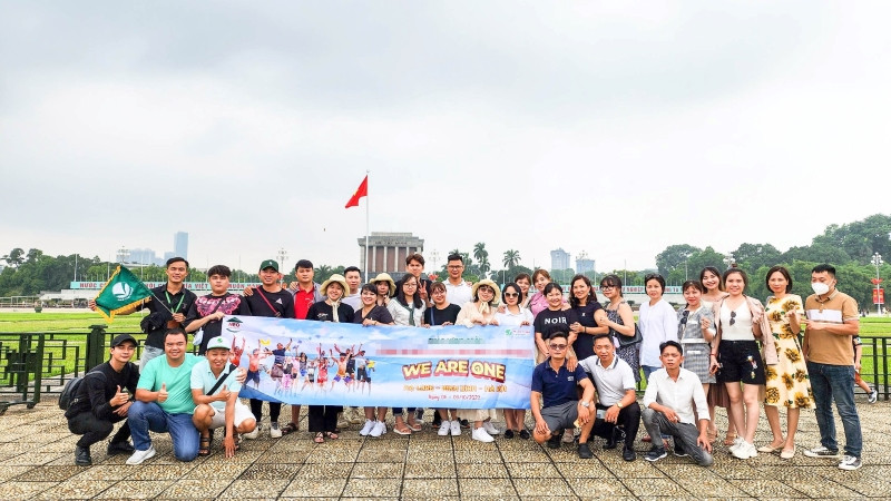 Tour Hà Nội mùa thu của nhà Đất Việt Tour có gì đặc biệt?