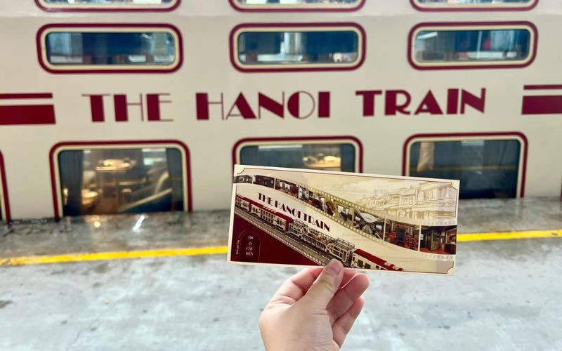 Du khách có thể đặt vé online hay offline đều rất dễ dàng Du khách có thể đặt vé online hay offline đều rất dễ dàng