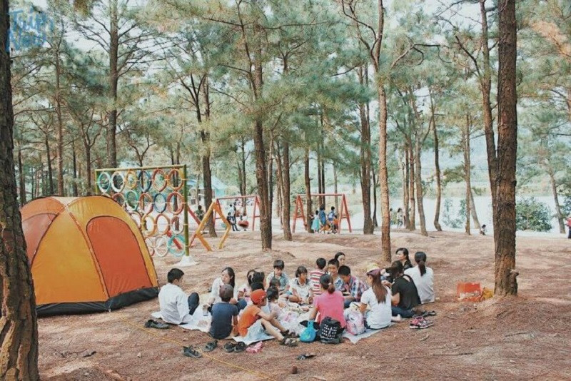Trải nghiệm cắm trại tại khu du lịch sinh thái Bản Rõm