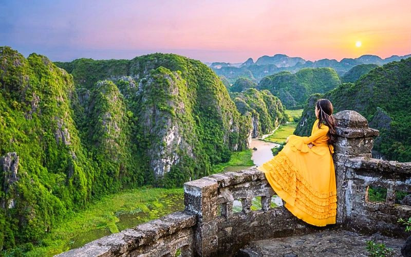 Check-in với khung cảnh núi non trùng điệp