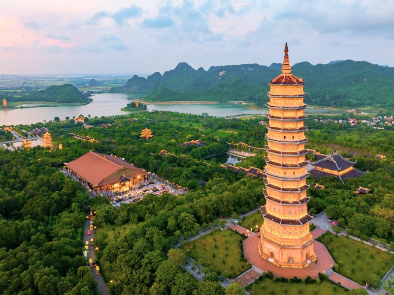 Tham quan chùa Bái Đính - điểm du lịch tâm linh nổi tiếng