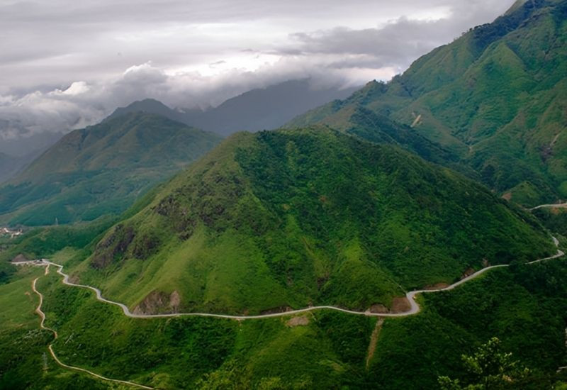 Núi Quèn Thờ uy nghi giữa đại ngàn