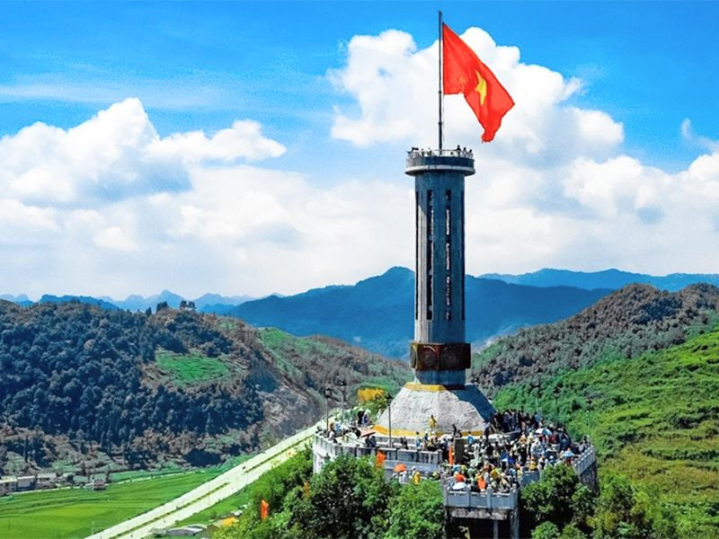 Check - in tại cột cờ Lũng Cú