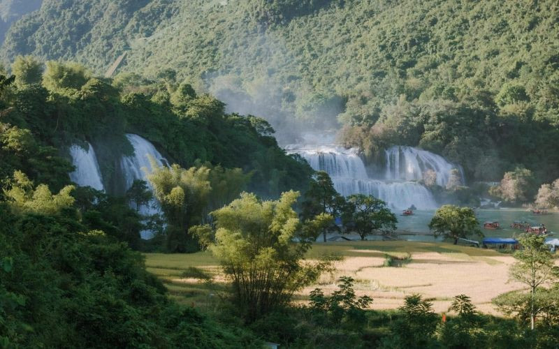 Khung cảnh nước non hùng vĩ