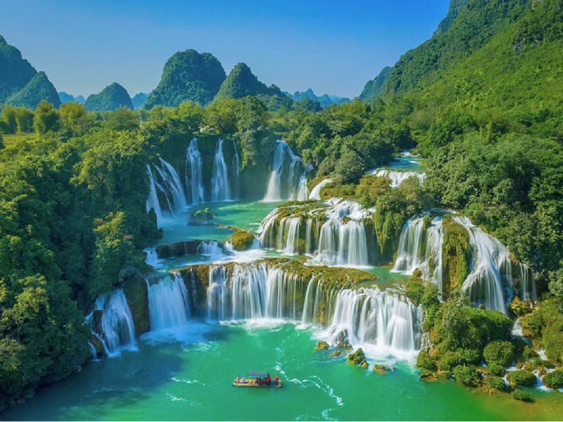 Thác Bản Giốc hùng vĩ 