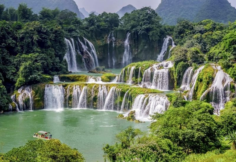 Thác Bản Giốc hùng vĩ giữa núi rừng Cao Bằng